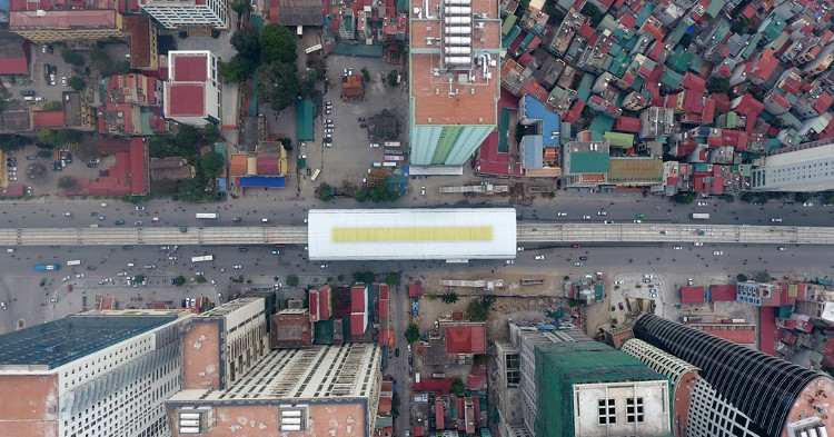 Picture 19 of Flying along the first elevated railway line is about to run