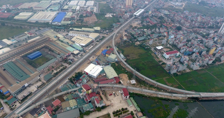 Picture 21 of Flying along the first elevated railway line is about to run
