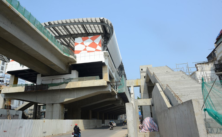 Picture 7 of Flying along the first elevated railway line is about to run