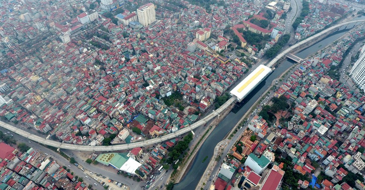 Picture 8 of Flying along the first elevated railway line is about to run