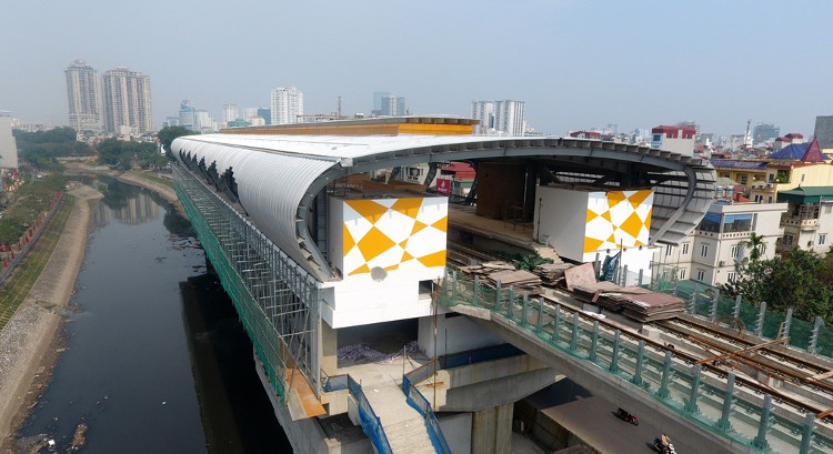 Picture 9 of Flying along the first elevated railway line is about to run