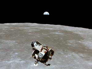 Picture 3 of Flying to the Moon, Apollo 11 has been in trouble