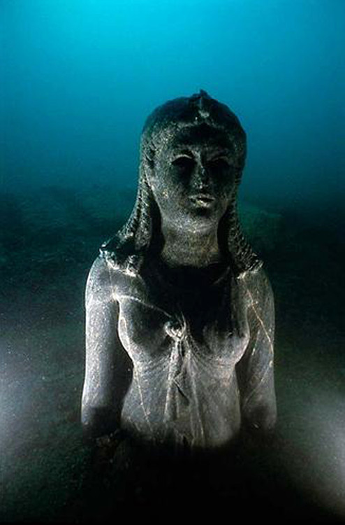 Picture 6 of For the first time the treasure of submerged Egyptian artifacts is