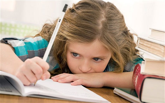 Picture 2 of Forcing children to do too many homework: Loi is not good