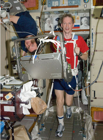Picture 2 of Former ISS commander believes there are aliens