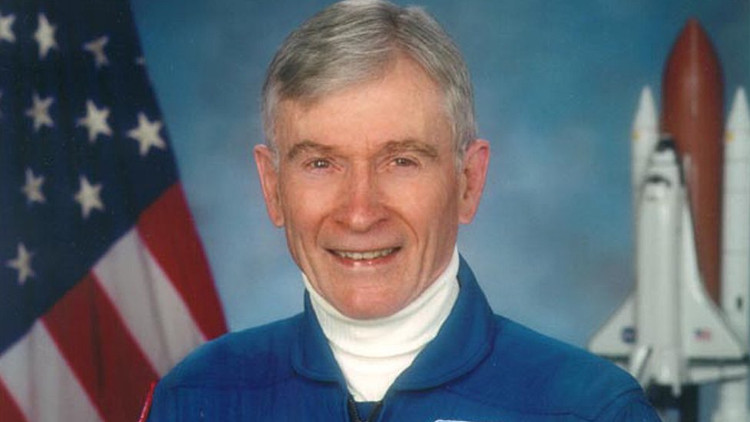 former-nasa-astronaut-who-walked-on-the-moon-died