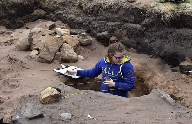 Picture 4 of Found 1,100-year-old Anglo Saxon coins and long Pict houses