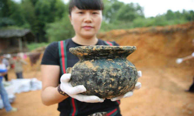 Found black bronze antiquities during the Spring and Autumn War images 1