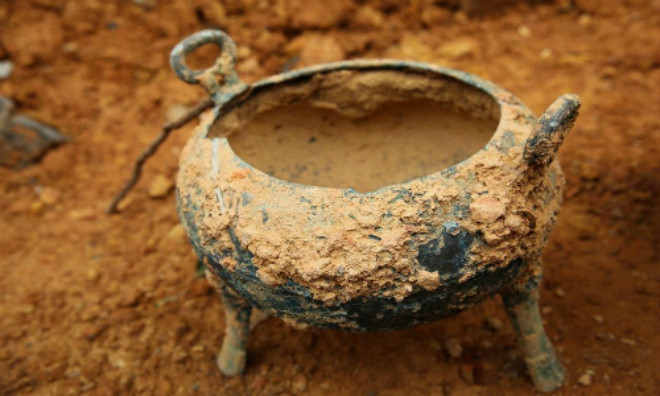 Found black bronze antiquities during the Spring and Autumn War images 3