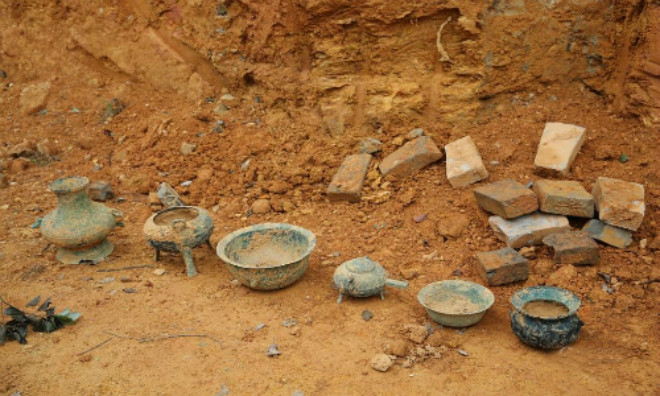 Found black bronze antiquities during the Spring and Autumn War images 4