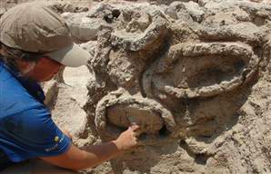 Picture 1 of Found honeycomb 3,000 years old in Israel