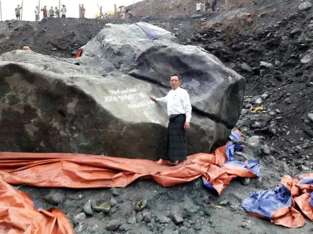 Picture 1 of Found the most expensive giant jade of 175 tons in the world