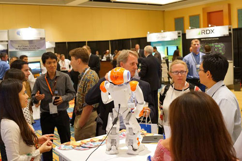 Picture 1 of FPT first brought robots to the International Conference