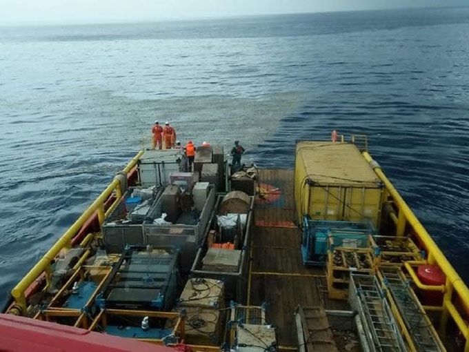 Picture 2 of Fragments, luggage, and phones float at the place where Indonesian planes fall