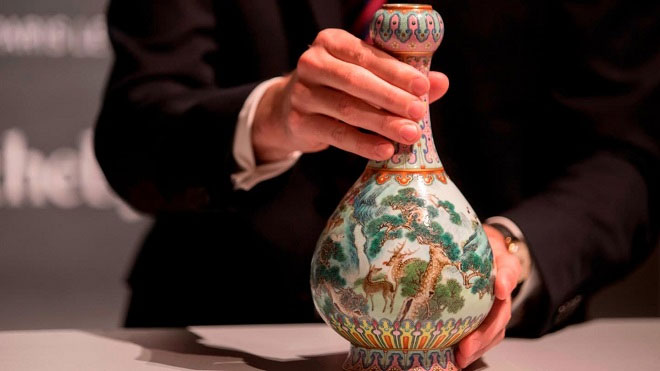 Picture 1 of France: Clean the attic, discover treasures of over ten billion dong