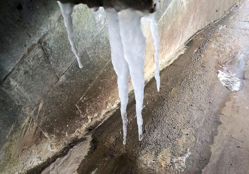 Picture 2 of Frost appears on Fansipan peak