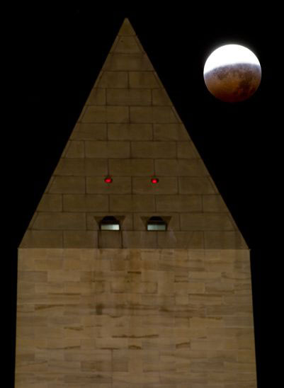 Picture 1 of Full lunar eclipse after 400 years