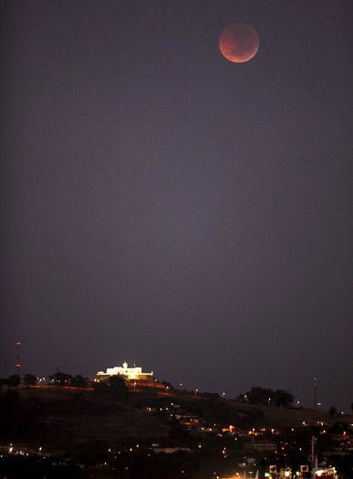 Picture 5 of Full lunar eclipse after 400 years