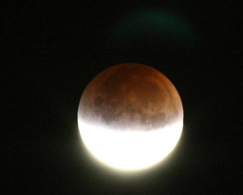 Full moon eclipse on August 28, 2007 images 2