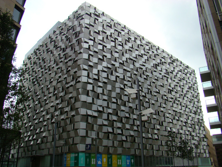Picture 4 of Garage and strange car park in the world
