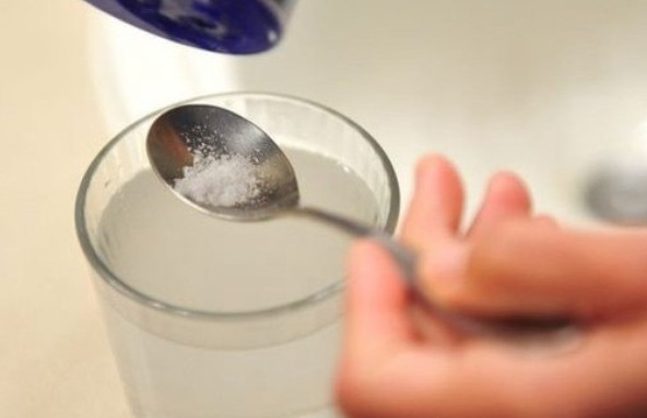 Picture 1 of Gargle with salt water: Many mistakes need to be removed