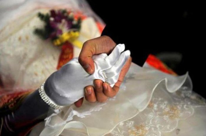 Picture 1 of Ghost wedding haunts in China