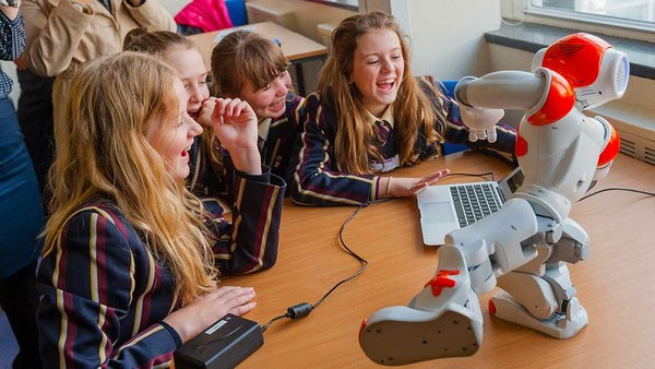 Picture 8 of Girls outperform boys when programming games