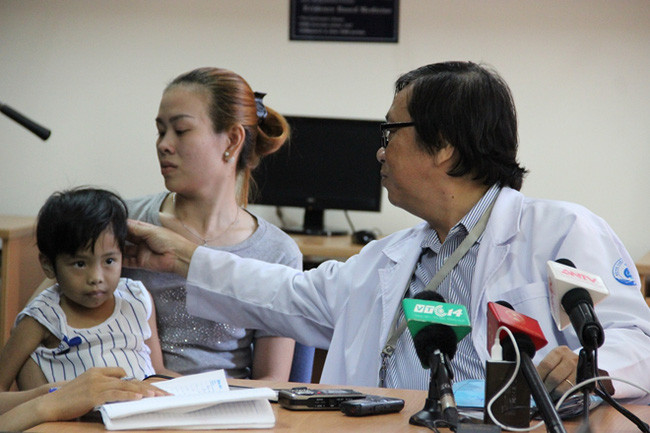 Picture 2 of Girls with rare diseases: 'Princess in Grimm's fairy tale'
