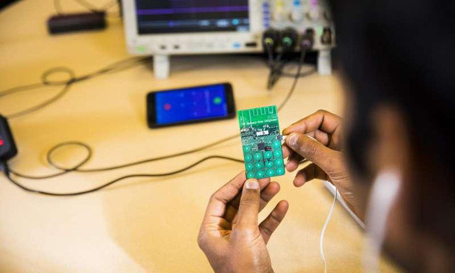 Picture 2 of Give up the worry of running out of electricity with the world's first batteryless phone