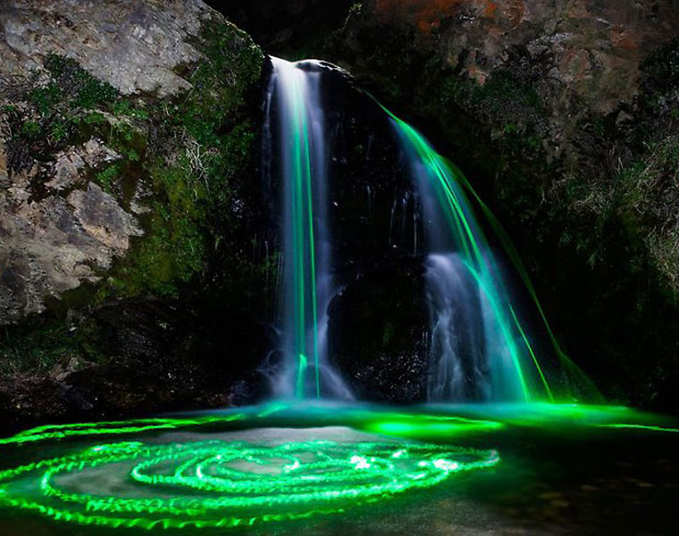 Picture 4 of Glowing waterfall like a unique rainbow, hard to believe