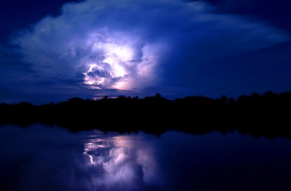 Picture 8 of Go and watch the lightning in the heavens being punished the most