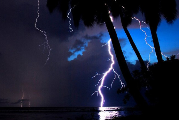 Picture 9 of Go and watch the lightning in the heavens being punished the most