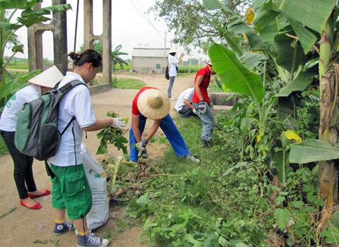 Picture 1 of Go Green Club helps farmers manage waste
