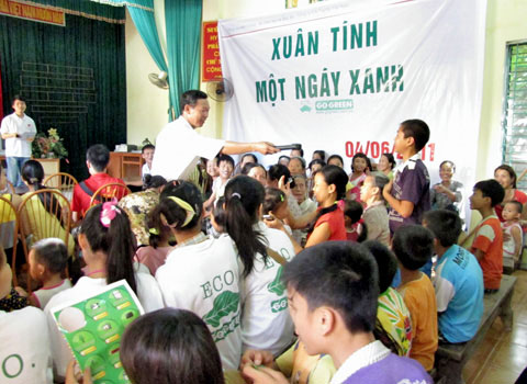 Picture 2 of Go Green Club helps farmers manage waste