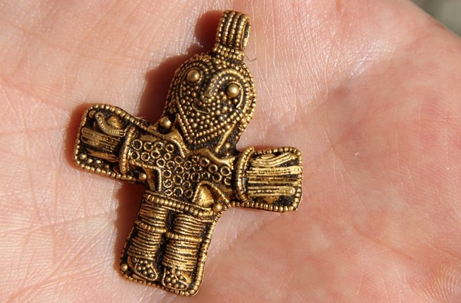 Picture 1 of Gold pendant shaped the oldest Jesus in Denmark