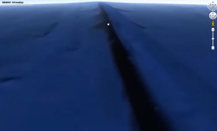 Picture 2 of Google Earth discovered a giant super wall under the ocean?