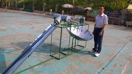 Picture 2 of Grade 11 students and equipment to turn saltwater into sweet