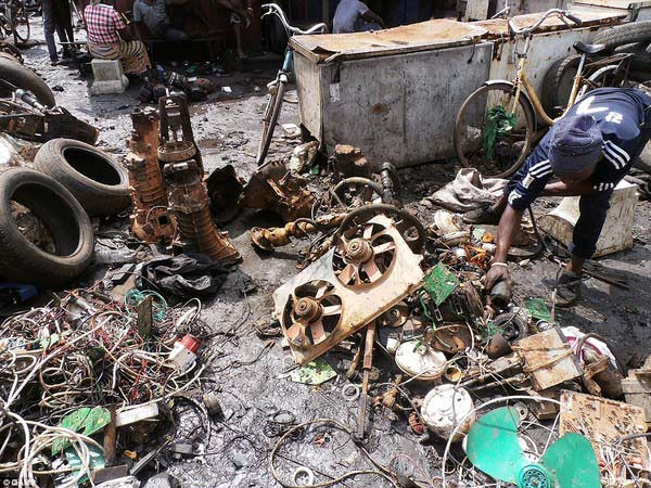 'Graveyard' Western electronic waste in Africa