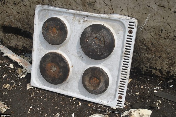 Picture 8 of 'Graveyard' Western electronic waste in Africa