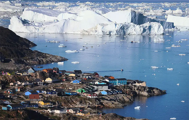 Picture 1 of Greenland lost nearly 200 billion tons of ice in a month