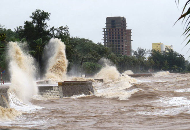 Picture 1 of Hai Phong flooded heavily, Lang Son prepared to run flood