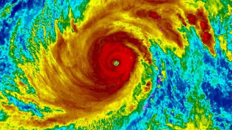 Picture 1 of Haiyan has a strong storm, and Haiyan moves to Asia