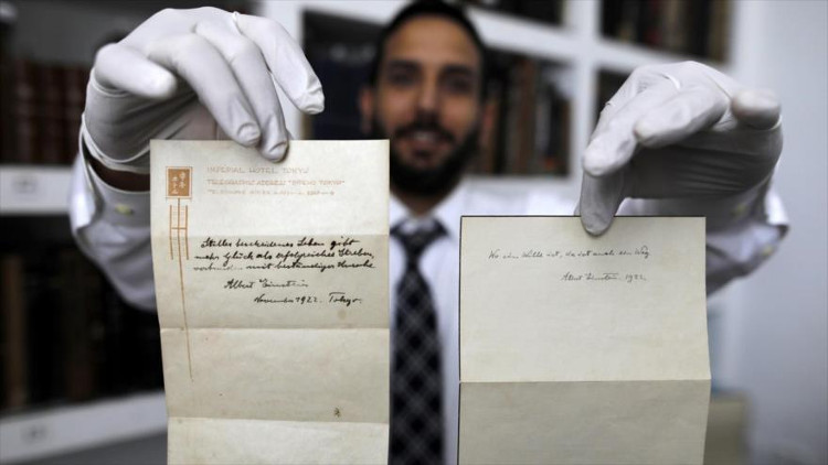 Picture 2 of Handwritten version 95 years revealed the secret of genius Albert Einstein