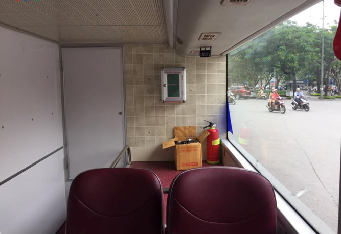 Picture 4 of Hanoi is giving a test drive of a 2-floor cab