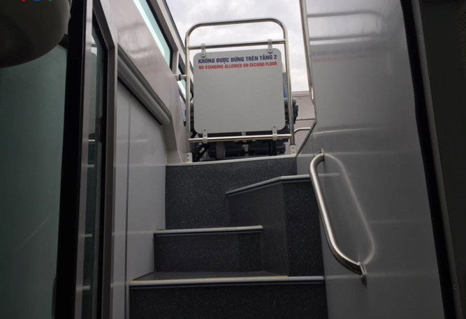 Picture 5 of Hanoi is giving a test drive of a 2-floor cab