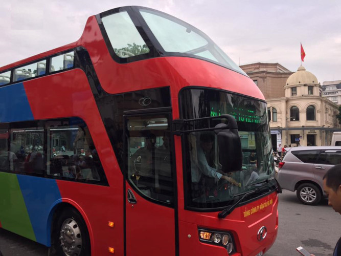 Picture 6 of Hanoi is giving a test drive of a 2-floor cab