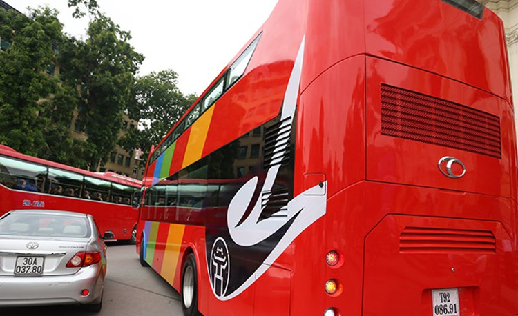 Picture 7 of Hanoi is giving a test drive of a 2-floor cab