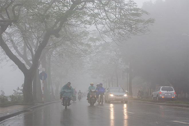 Picture 1 of Hanoi is rainy and humid, lasting until the end of the week