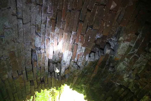 Picture 6 of Hanoi: Mysterious underground cave under ancient communal house near West Lake