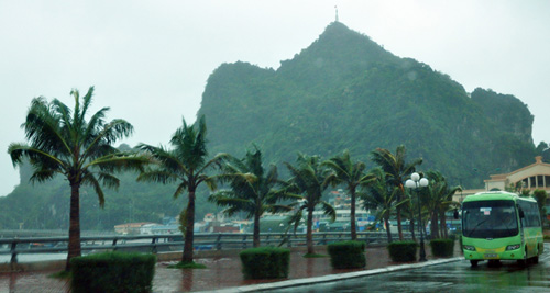 Picture 2 of Hanoi precludes thunderstorms, strong gusts of wind due to the impact of storm No. 1